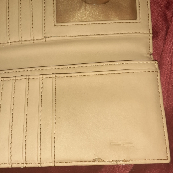 Guess Wallet - Picture 6 of 7